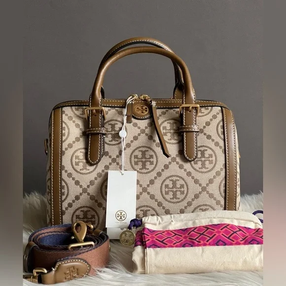 💰SOLD - 83970 - Tory Burch Monogram Jacquard Barrel Bag - Picture 13 of 16
